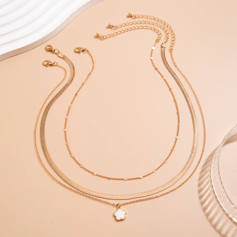 Colar LeafGrace 3 em 1 – Conjunto de Colares em Camadas com Pingente de Folha da Sorte